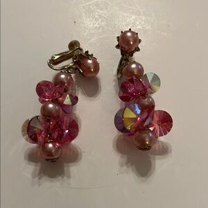 Vintage dangle earrings. Pink.